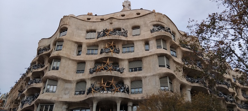 Casa Miló Gaudiego, znana również jako La Pedrera