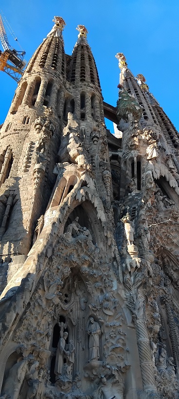 Fasada Narodzenia Pańskiego kościoła La Sagrada Familia w Barcelonie